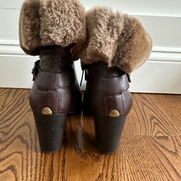 UGG - Picture 3 of 6